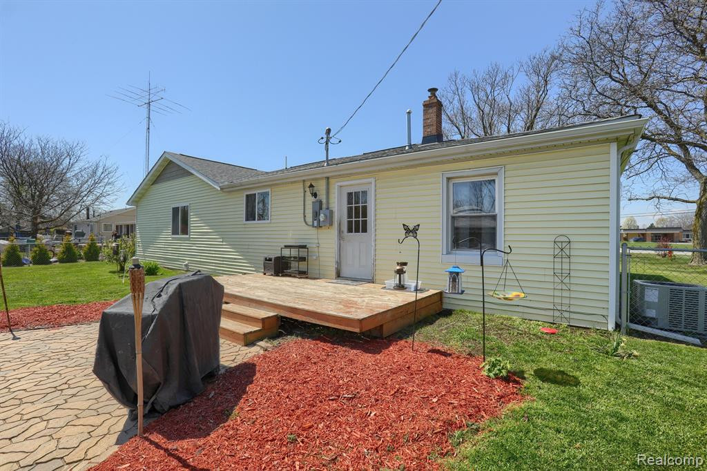 400 RANGE Road, Marysville, MI 48040 — Photo 23