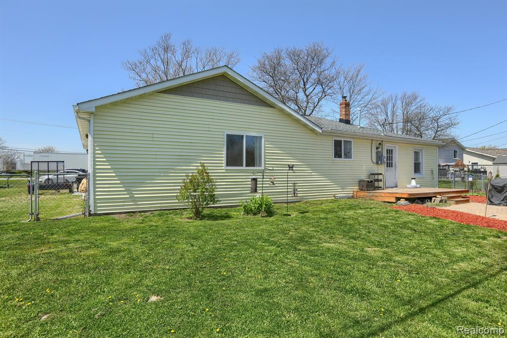 400 RANGE Road, Marysville, MI 48040 — Photo 25