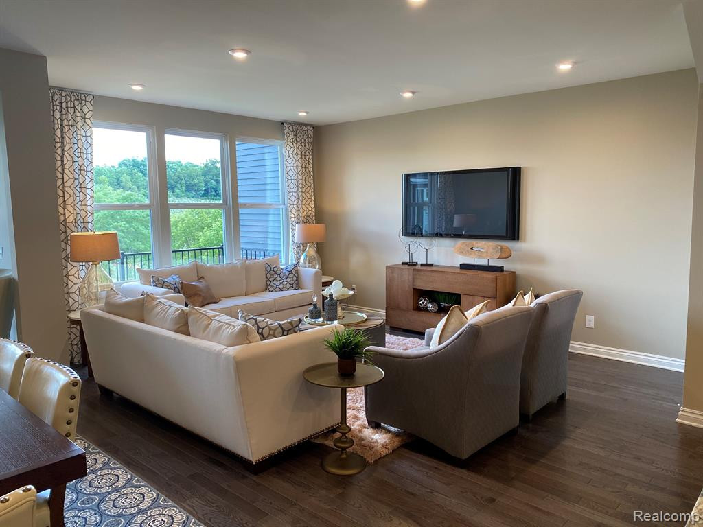 732 ADDISON Circle, Walled Lake, MI 48390 — Photo 3