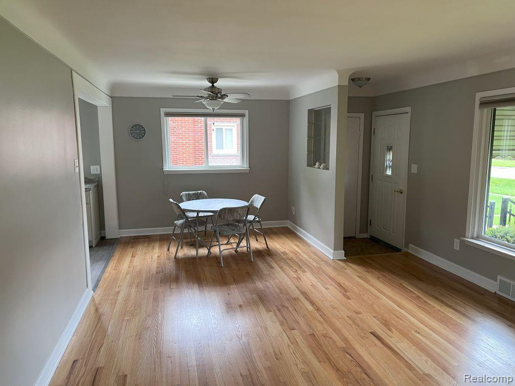 8912 HARRISON Street, Livonia, MI 48150 — Photo 10