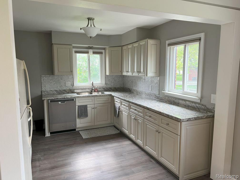 8912 HARRISON Street, Livonia, MI 48150 — Photo 11