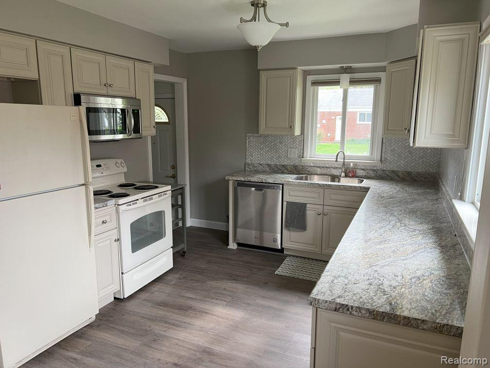 8912 HARRISON Street, Livonia, MI 48150 — Photo 13