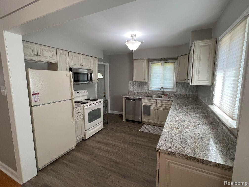 8912 HARRISON Street, Livonia, MI 48150 — Photo 14