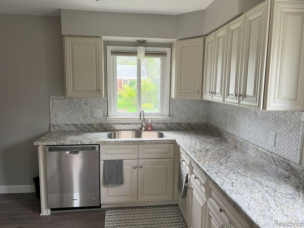 8912 HARRISON Street, Livonia, MI 48150 — Photo 16