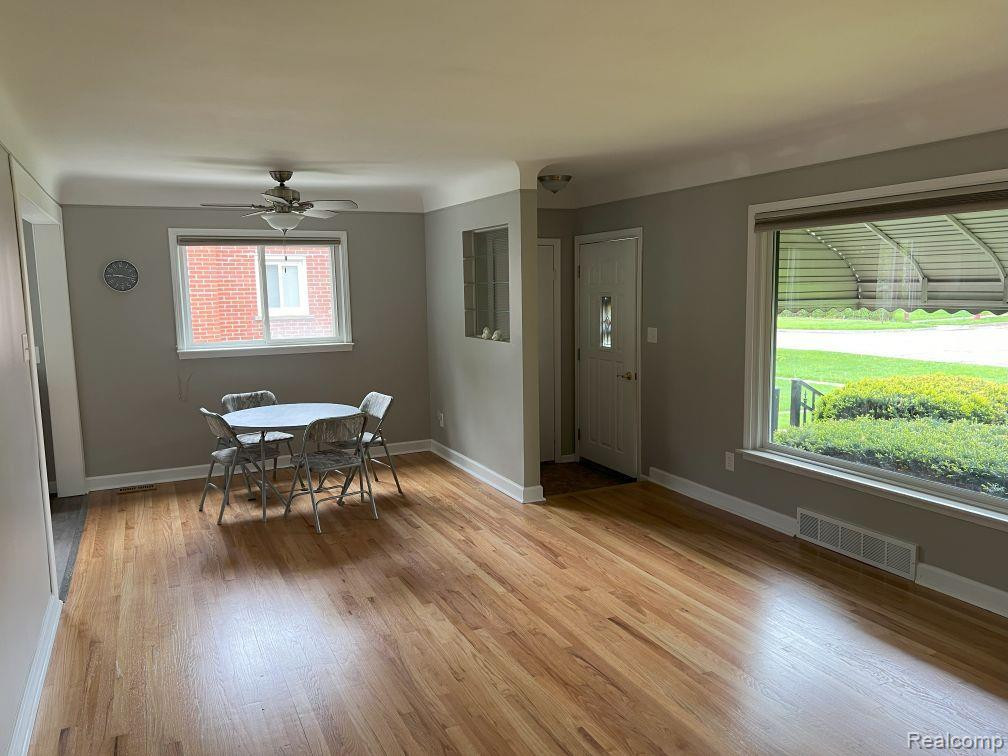 8912 HARRISON Street, Livonia, MI 48150 — Photo 18