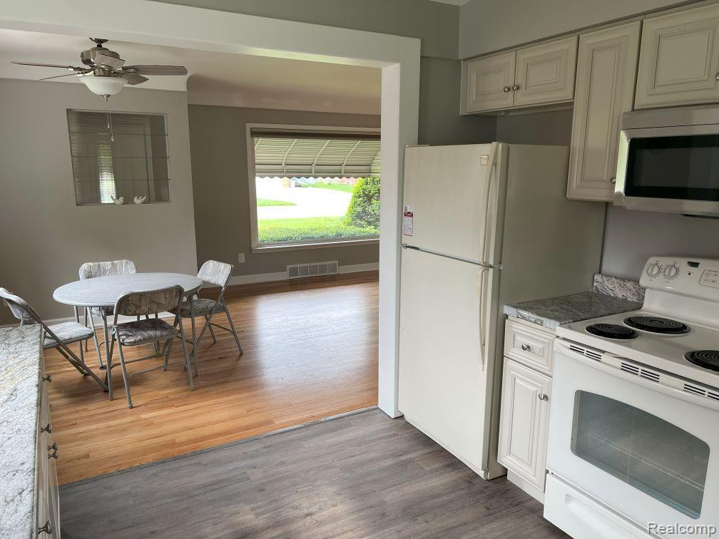 8912 HARRISON Street, Livonia, MI 48150 — Photo 19