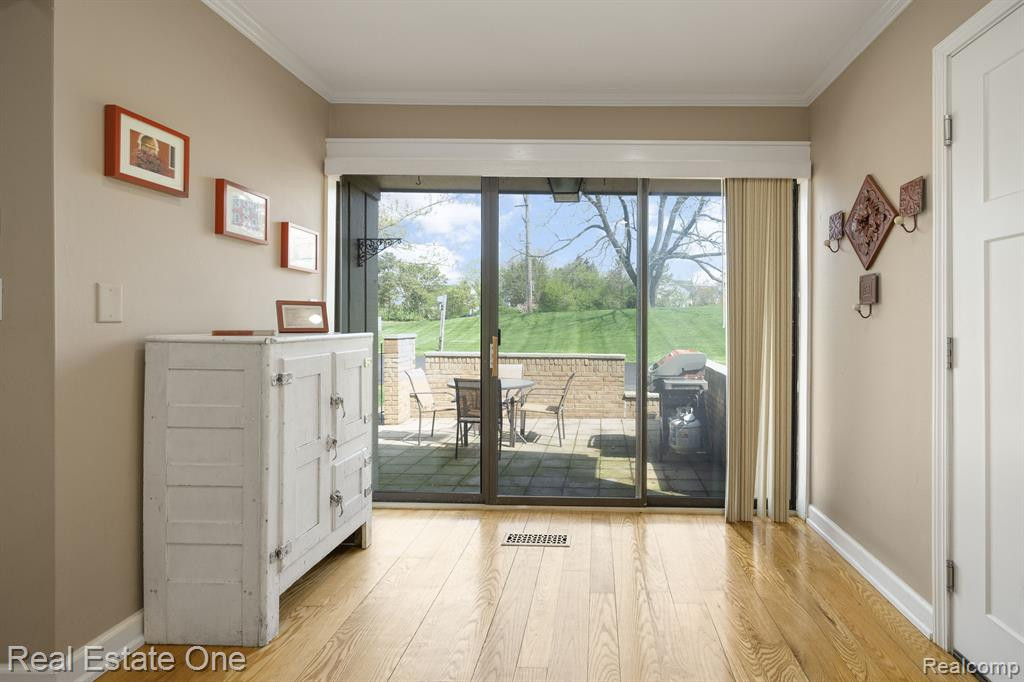 1519 S HILL Boulevard, Bloomfield Hills, MI 48304 — Photo 12