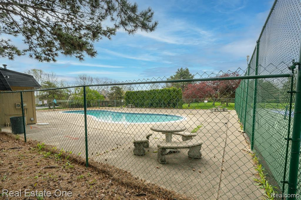 1519 S HILL Boulevard, Bloomfield Hills, MI 48304 — Photo 26