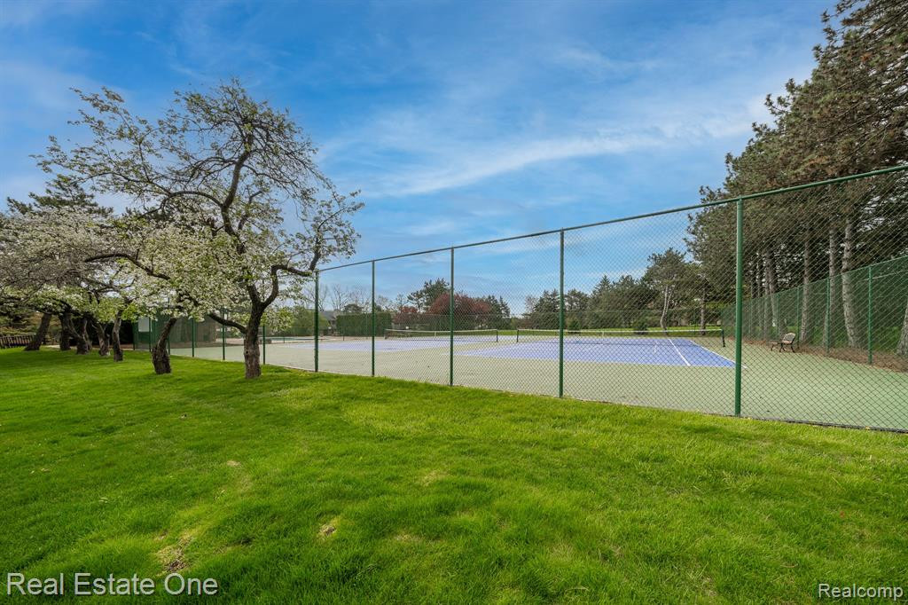 1519 S HILL Boulevard, Bloomfield Hills, MI 48304 — Photo 27
