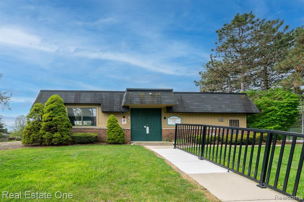 1519 S HILL Boulevard, Bloomfield Hills, MI 48304 — Photo 28