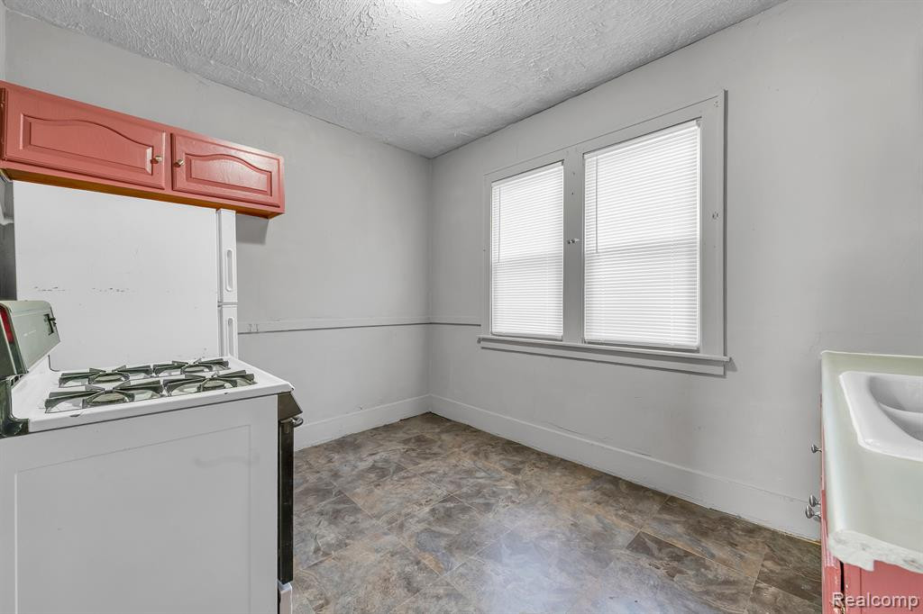 5061 HILLSBORO Street, Detroit, MI 48204 — Photo 6