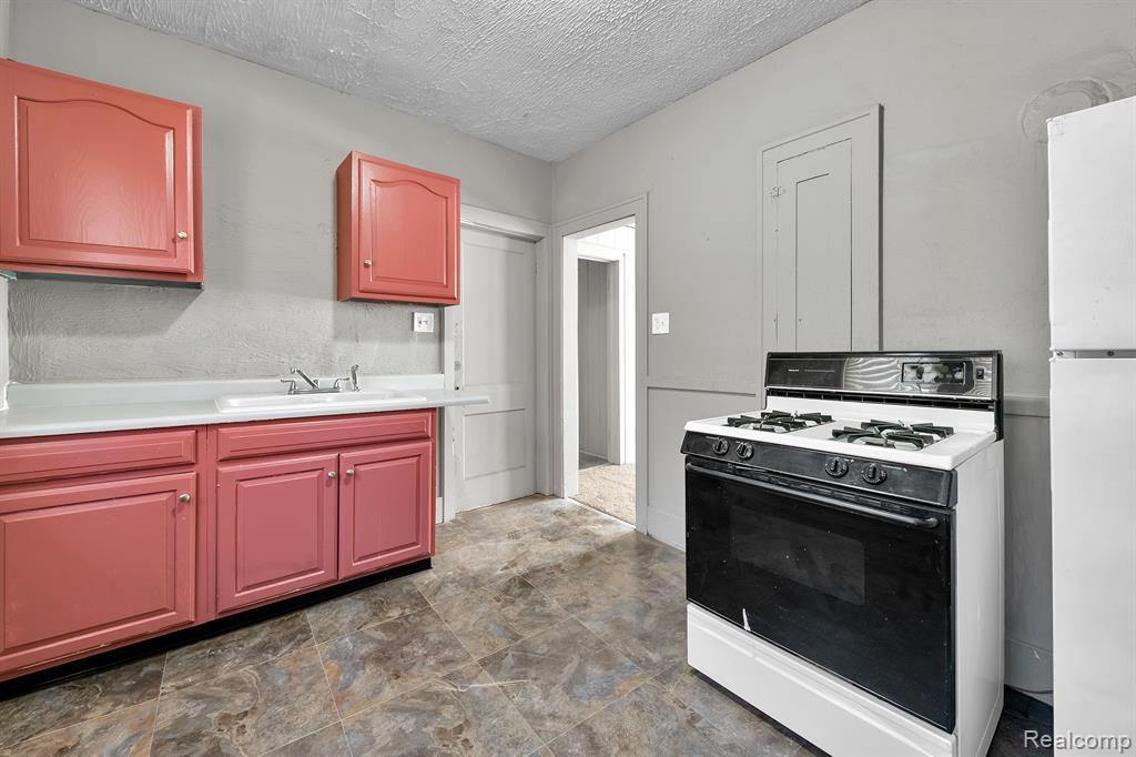 5061 HILLSBORO Street, Detroit, MI 48204 — Photo 7