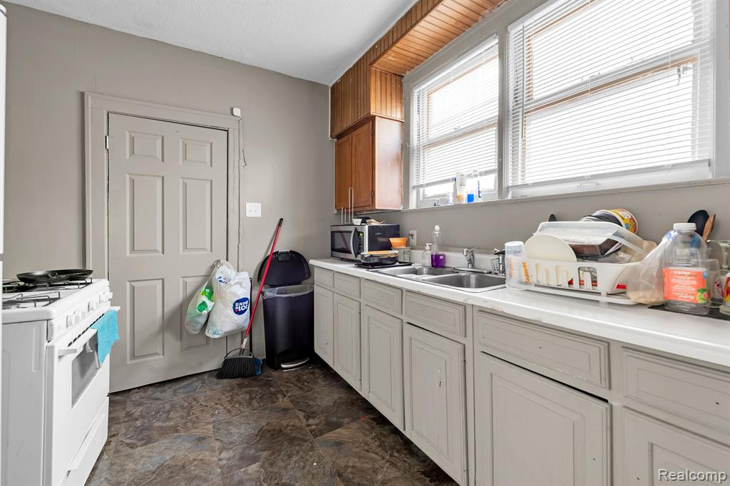 5061 HILLSBORO Street, Detroit, MI 48204 — Photo 24