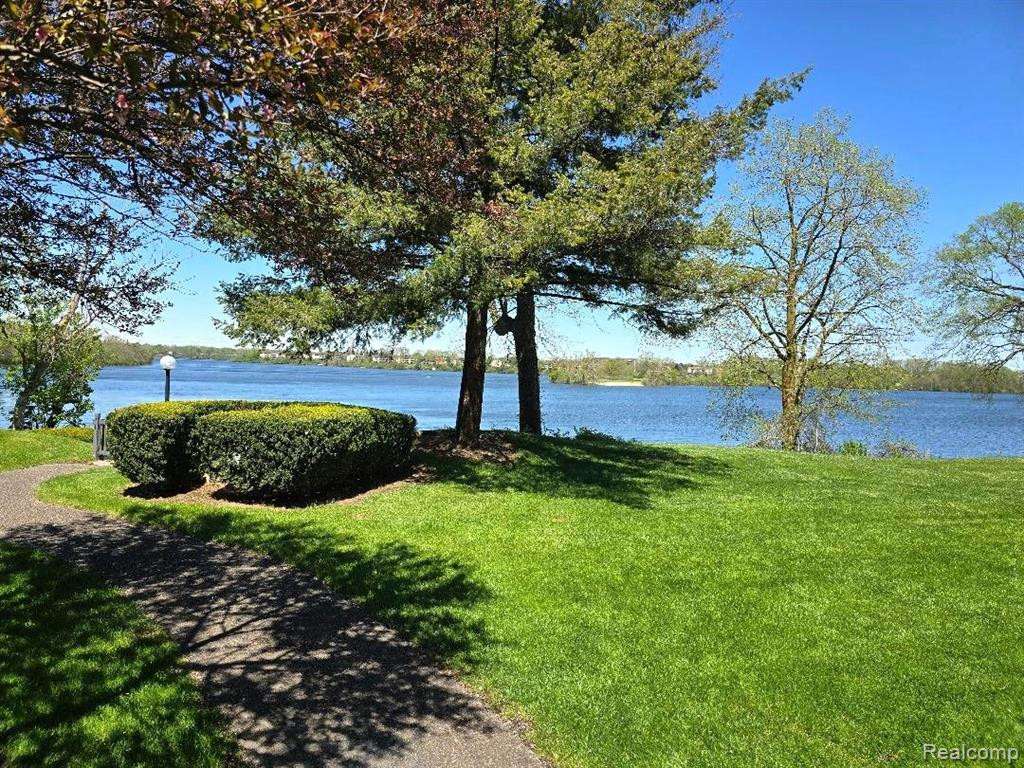 9575 HARBOUR COVE Court, Ypsilanti, MI 48197 — Photo 13
