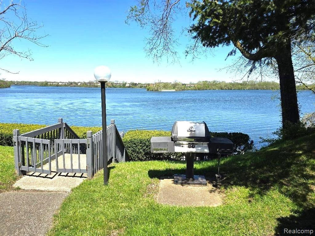 9575 HARBOUR COVE Court, Ypsilanti, MI 48197 — Photo 15
