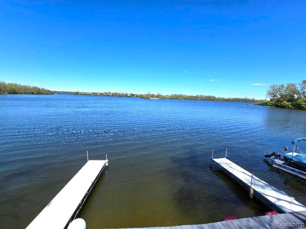 9575 HARBOUR COVE Court, Ypsilanti, MI 48197 — Photo 18