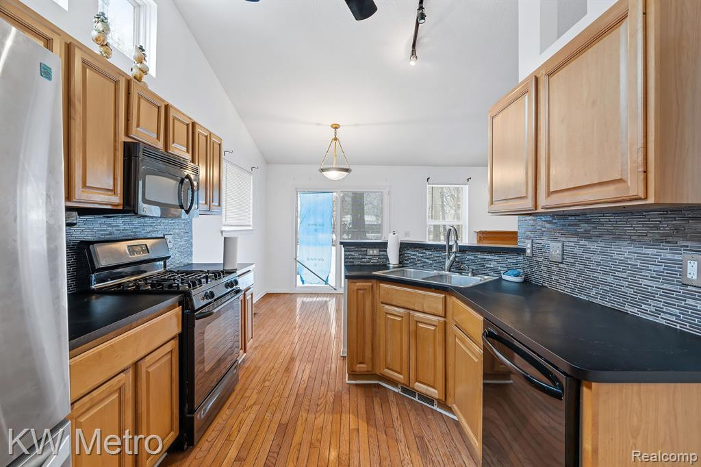 37005 AMHURST Drive, 47, Westland, MI — Photo 5