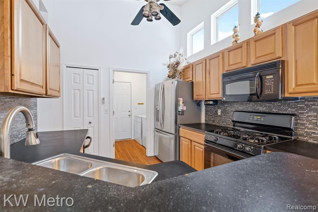 37005 AMHURST Drive, 47, Westland, MI — Photo 7