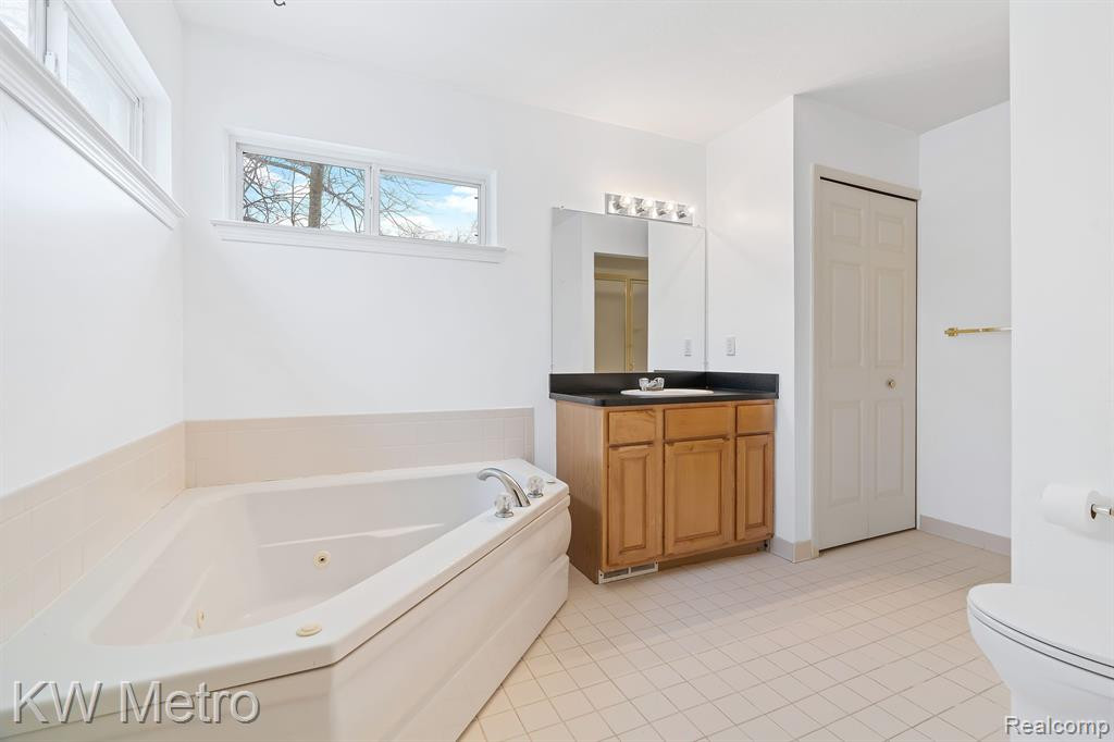 37005 AMHURST Drive, 47, Westland, MI — Photo 8