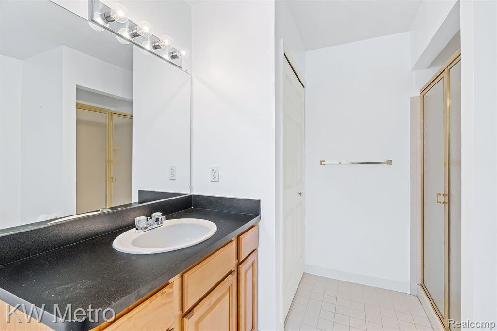37005 AMHURST Drive, 47, Westland, MI — Photo 9