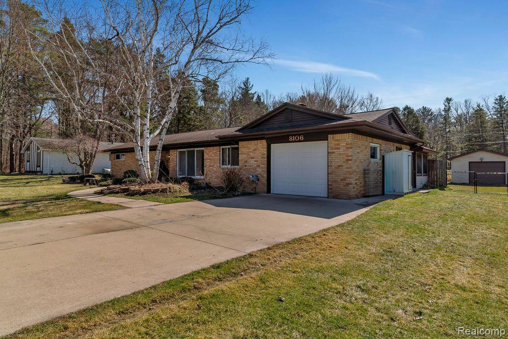 8106 WOODHALL Road, Birch Run, MI 48415 — Photo 4