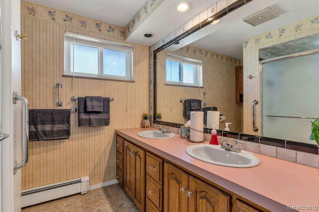 8106 WOODHALL Road, Birch Run, MI 48415 — Photo 27