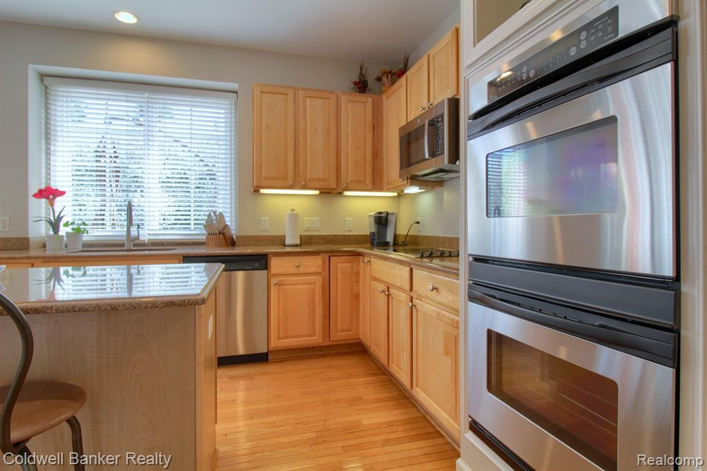 44407 WHITE PINE Circle W, Northville, MI 48168 — Photo 16