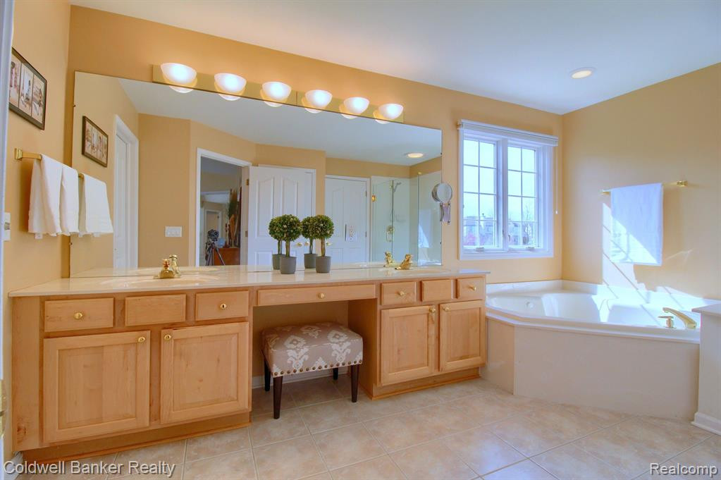 44407 WHITE PINE Circle W, Northville, MI 48168 — Photo 27