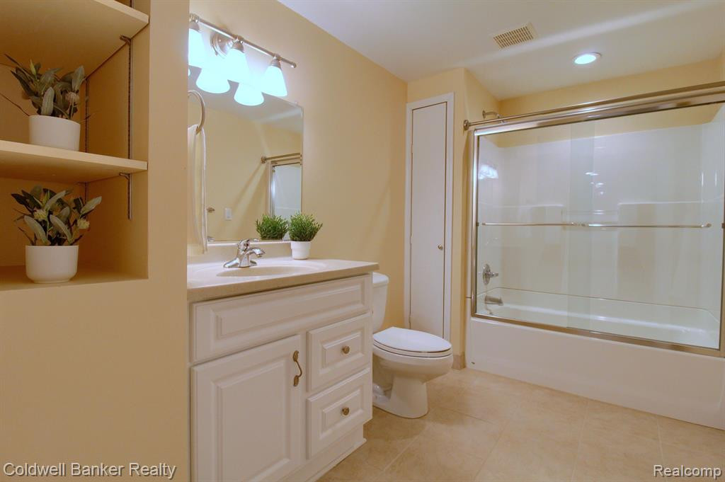 44407 WHITE PINE Circle W, Northville, MI 48168 — Photo 38