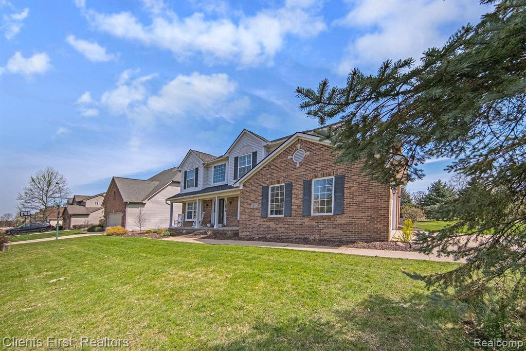 1402 AUSTON Lane, Chelsea, MI 48118 — Photo 2