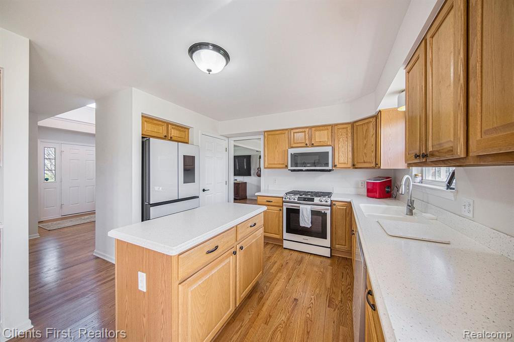 1402 AUSTON Lane, Chelsea, MI 48118 — Photo 11