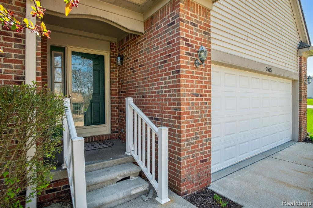 2615 KERRIA Drive, Howell, MI 48855 — Photo 2