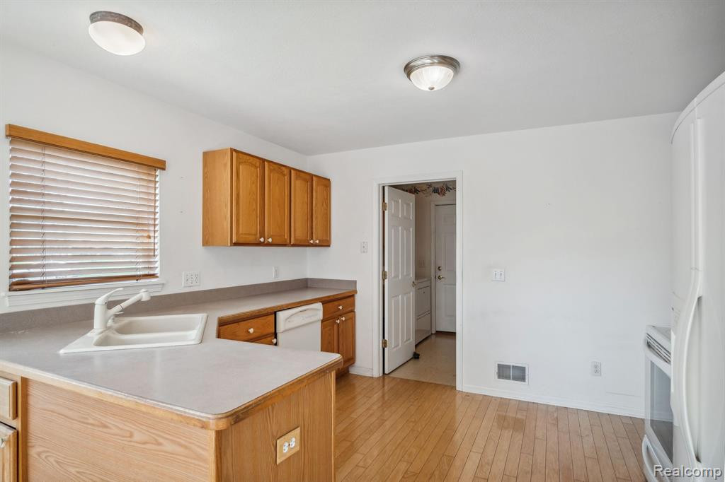 2615 KERRIA Drive, Howell, MI 48855 — Photo 14