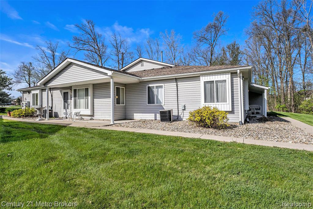 9552 PARKWOOD Drive, Grand Blanc, MI 48439 — Photo 3
