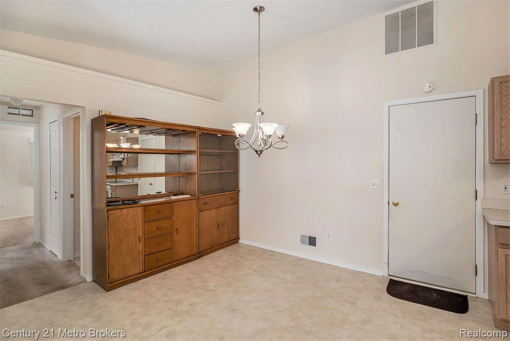 9552 PARKWOOD Drive, Grand Blanc, MI 48439 — Photo 7