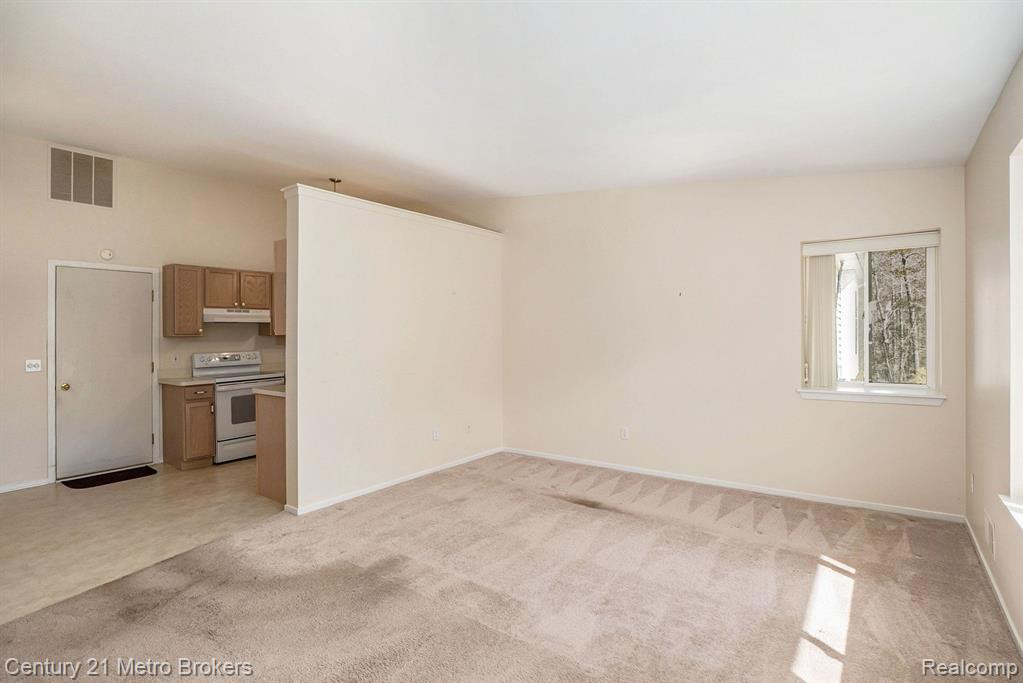 9552 PARKWOOD Drive, Grand Blanc, MI 48439 — Photo 8