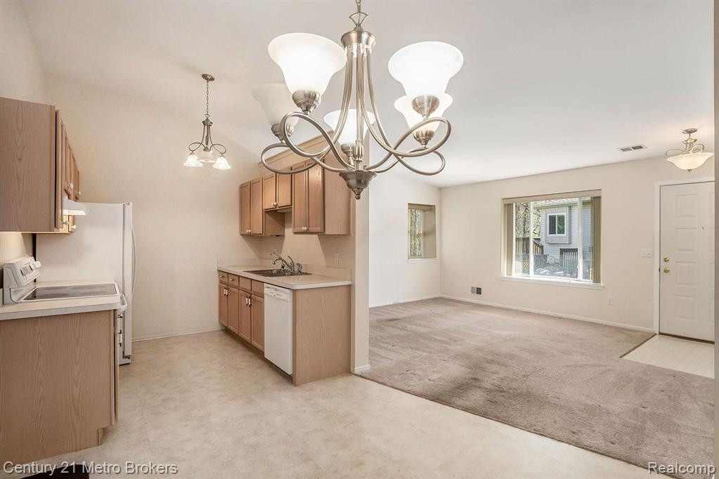 9552 PARKWOOD Drive, Grand Blanc, MI 48439 — Photo 9
