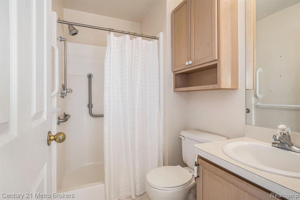 9552 PARKWOOD Drive, Grand Blanc, MI 48439 — Photo 15
