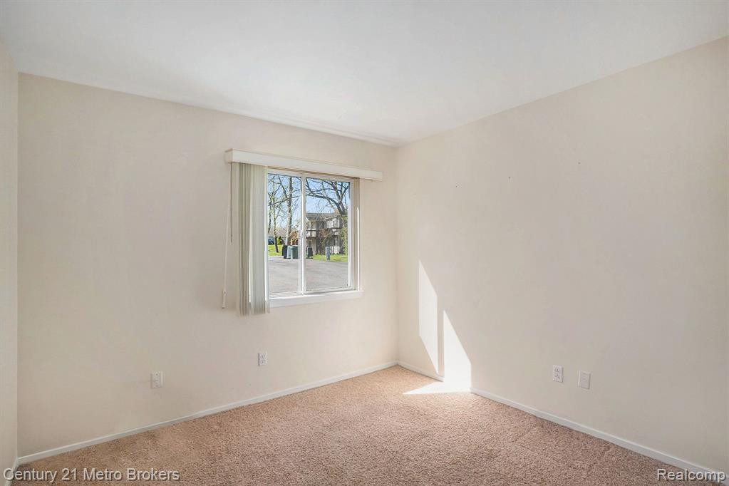 9552 PARKWOOD Drive, Grand Blanc, MI 48439 — Photo 16