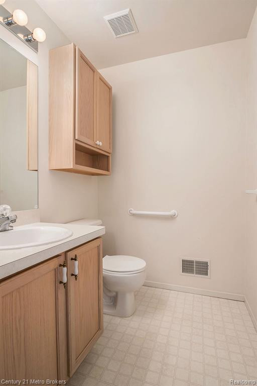 9552 PARKWOOD Drive, Grand Blanc, MI 48439 — Photo 22