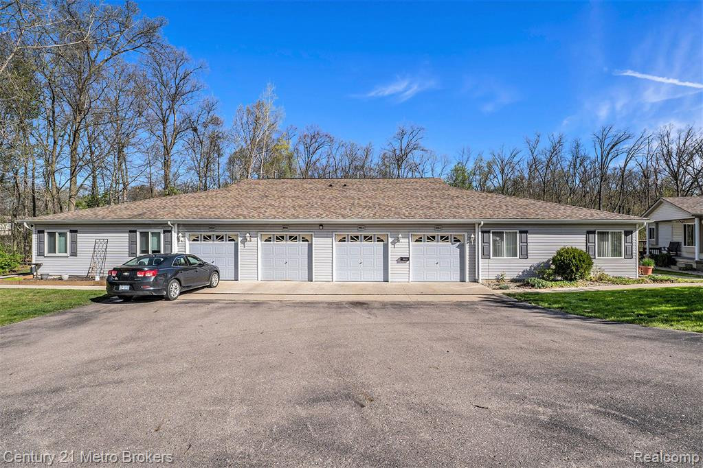 9552 PARKWOOD Drive, Grand Blanc, MI 48439 — Photo 24