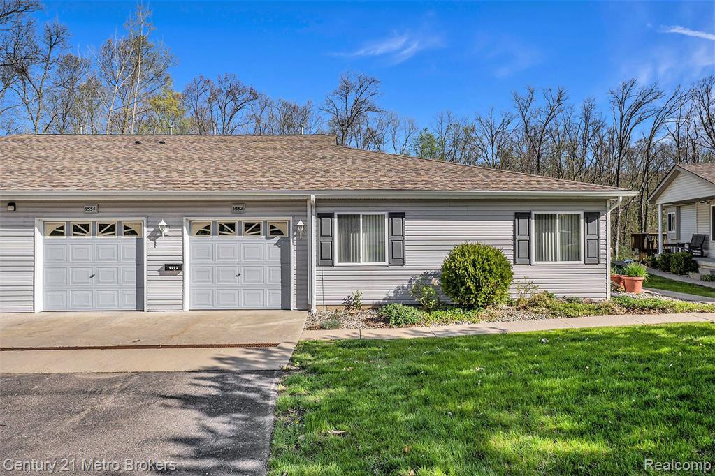 9552 PARKWOOD Drive, Grand Blanc, MI 48439 — Photo 25