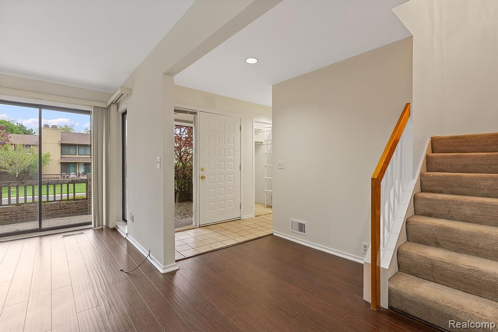 1722 S HILL Boulevard, Bloomfield Hills, MI 48304 — Photo 8