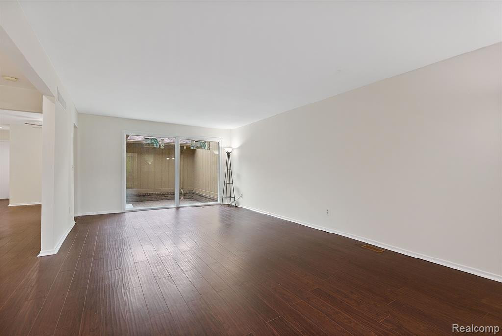 1722 S HILL Boulevard, Bloomfield Hills, MI 48304 — Photo 9