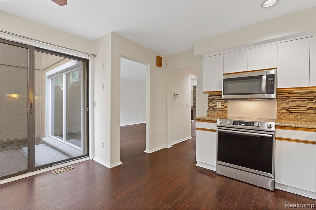 1722 S HILL Boulevard, Bloomfield Hills, MI 48304 — Photo 15