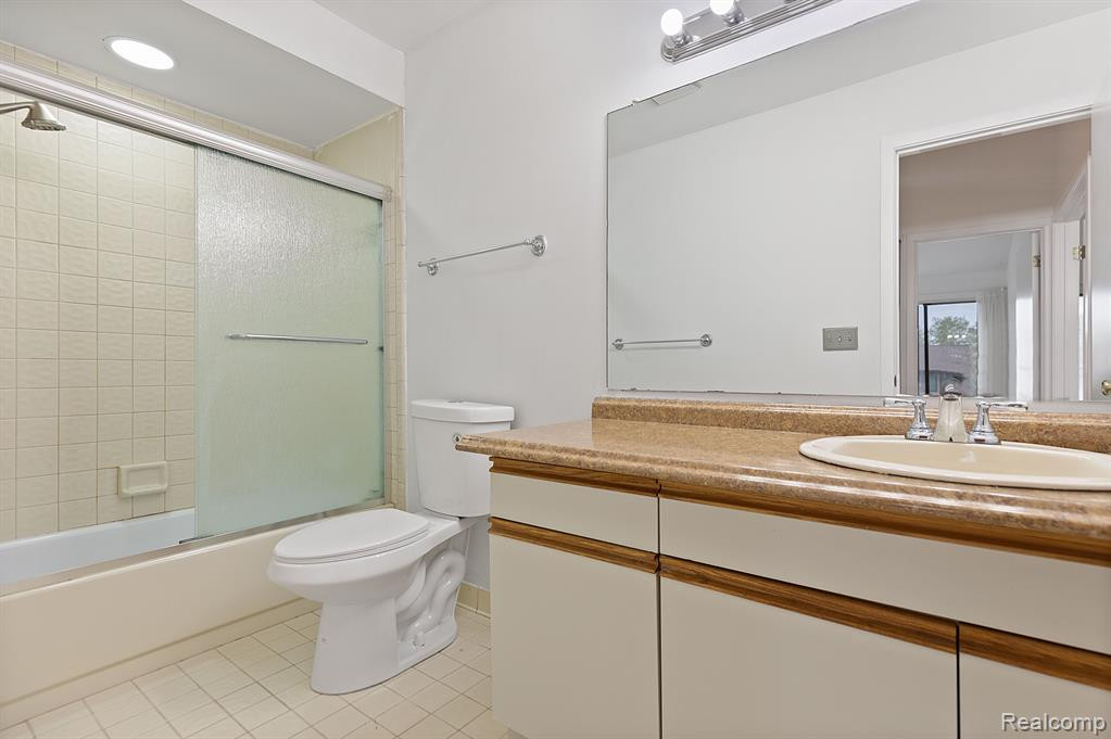 1722 S HILL Boulevard, Bloomfield Hills, MI 48304 — Photo 19