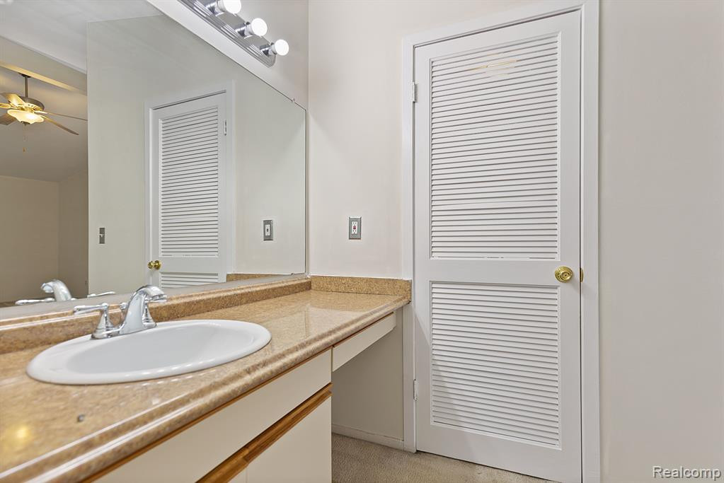 1722 S HILL Boulevard, Bloomfield Hills, MI 48304 — Photo 23