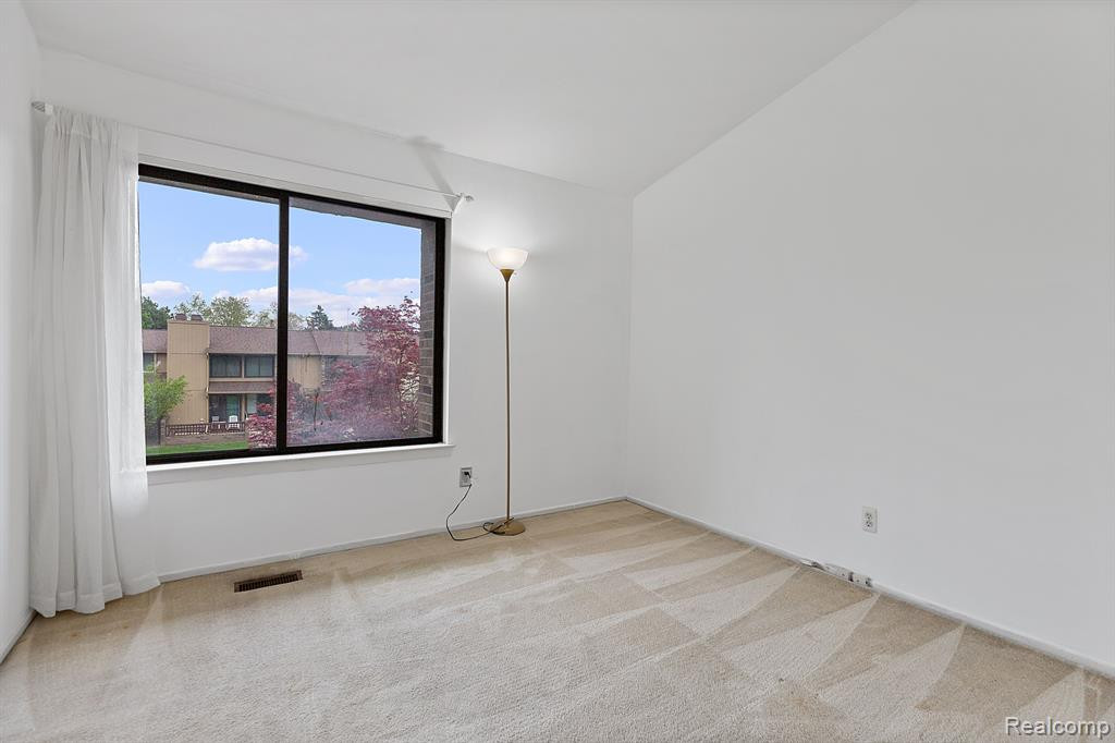 1722 S HILL Boulevard, Bloomfield Hills, MI 48304 — Photo 25