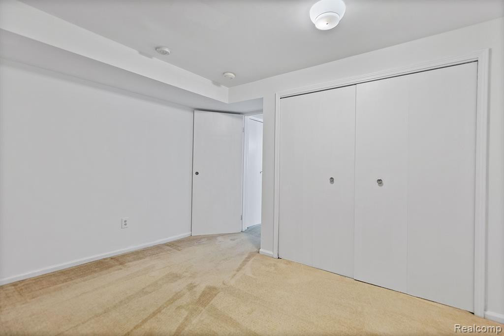 1722 S HILL Boulevard, Bloomfield Hills, MI 48304 — Photo 32