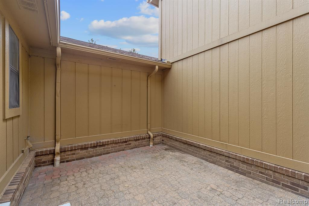 1722 S HILL Boulevard, Bloomfield Hills, MI 48304 — Photo 35